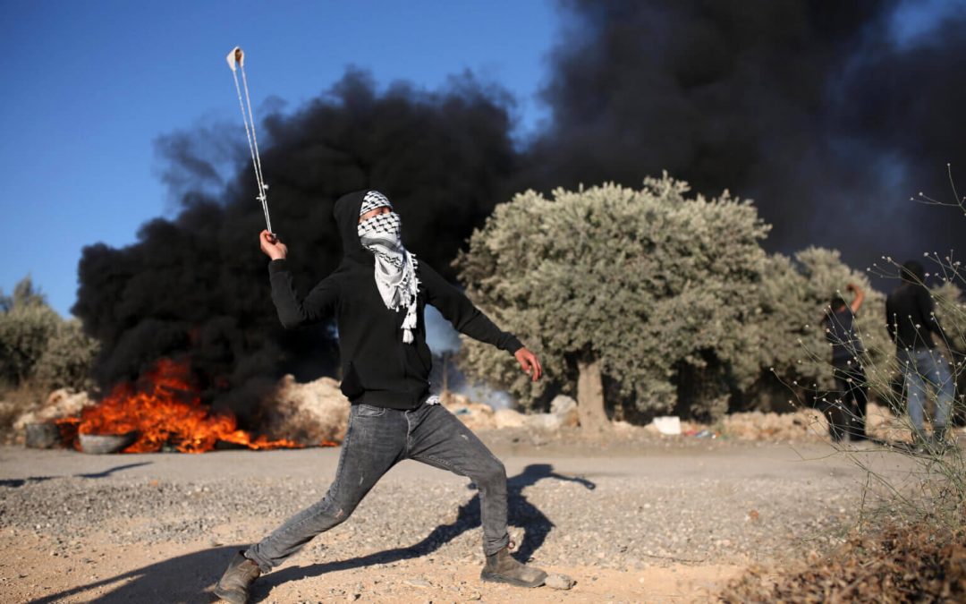 Un recente sondaggio mostra il sostegno dei Palestinesi alla resistenza armata e all’intifada, sulla scia della presunta vittoria di Hamas