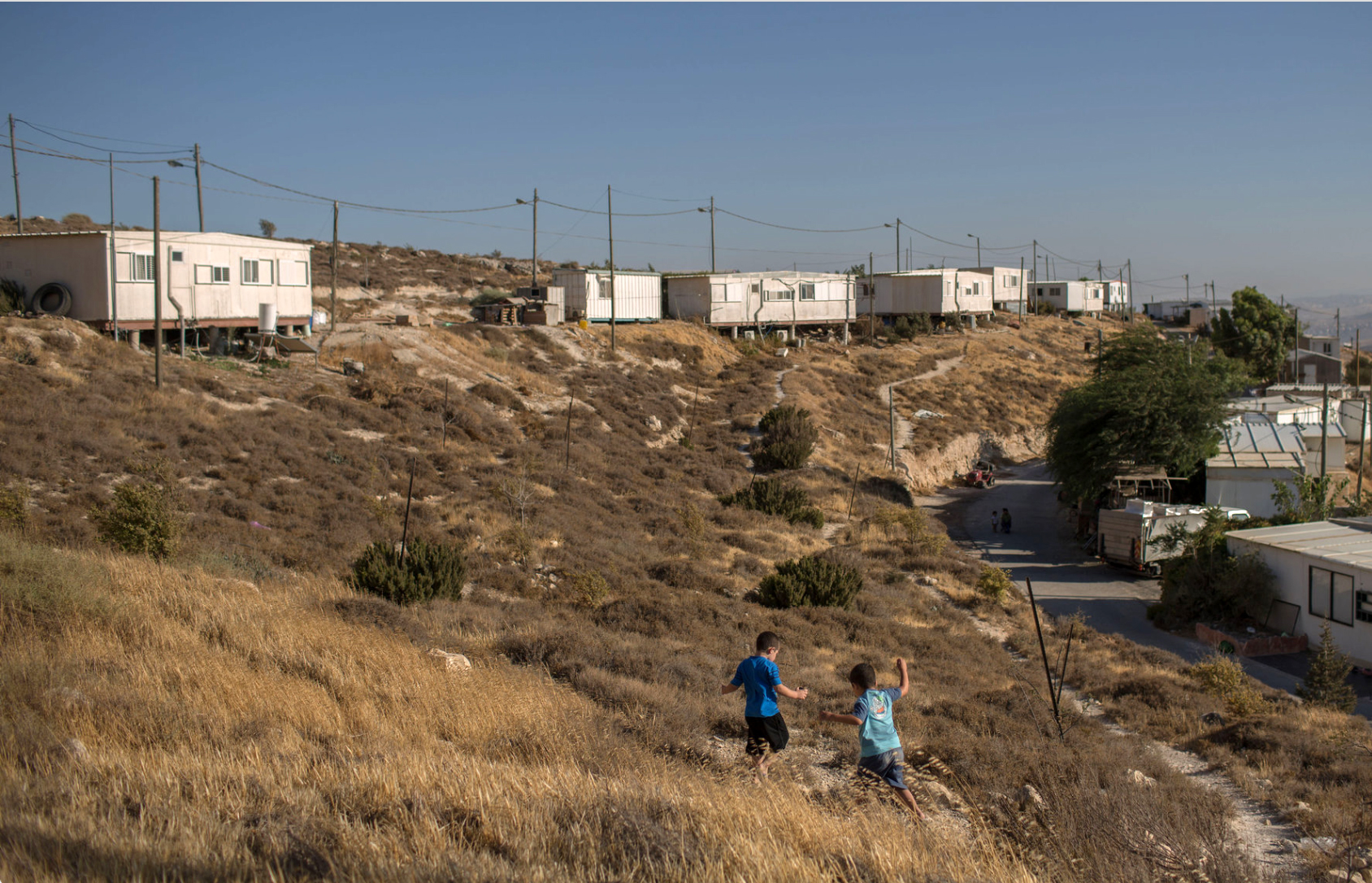 Israele legalizza alla chetichella gli avamposti pirata in Cisgiordania.