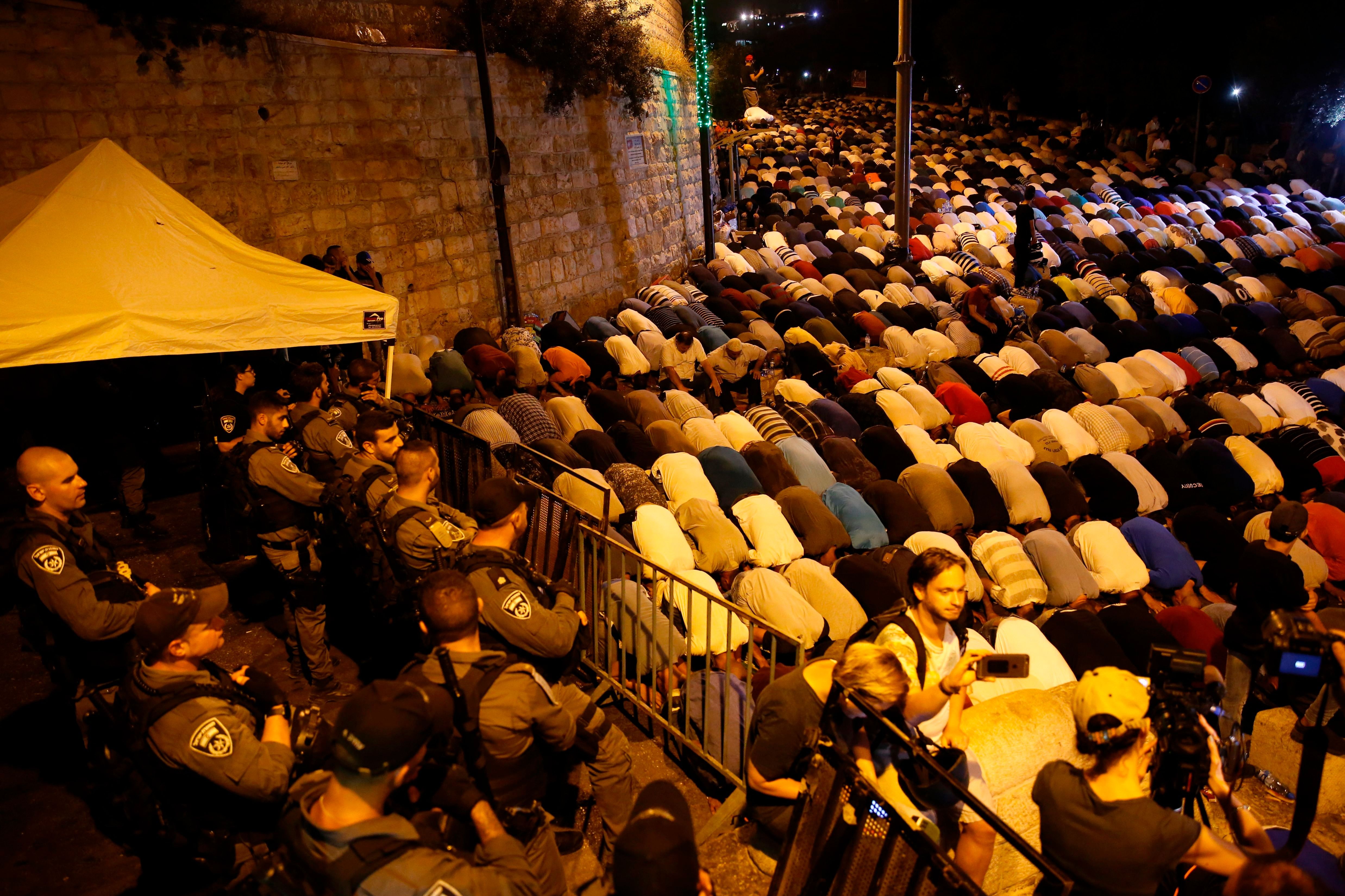 LE PROTESTE AD AL-AQSA DIMOSTRANO CHE LA NONVIOLENZA PALESTINESE È UNA REALTÀ.