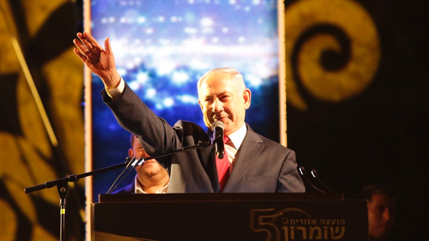 Netanyahu promette che non ritirerà mai le colonie dalla Cisgiordania: “Siamo qui per restarci, per sempre.”