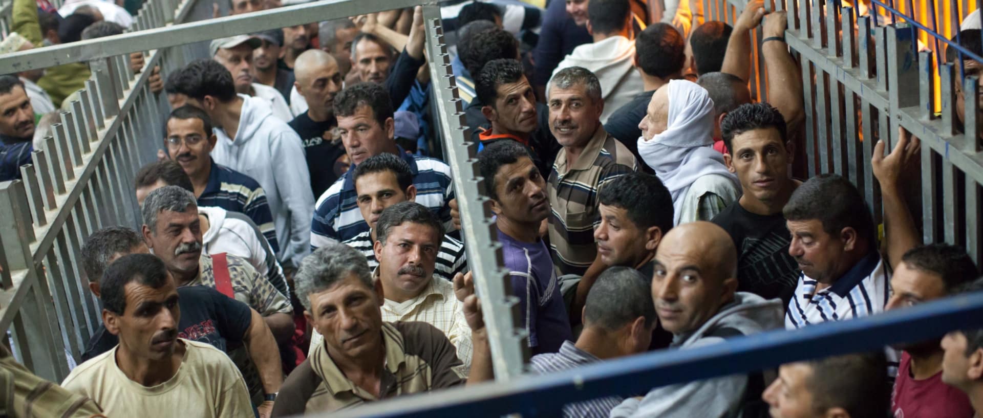 Come lo Shin Bet ha ottenuto un potere illimitato nel decidere quali Palestinesi sono ammessi in Israele.