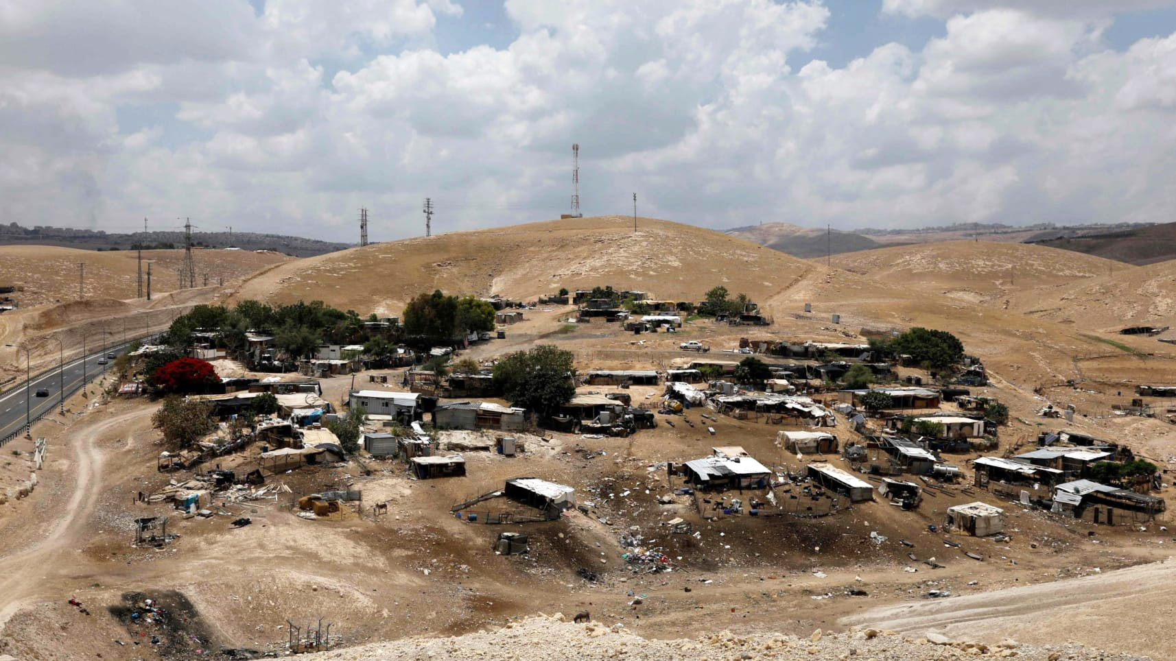 Voi, maggioranza silenziosa, andate in questo villaggio palestinese.