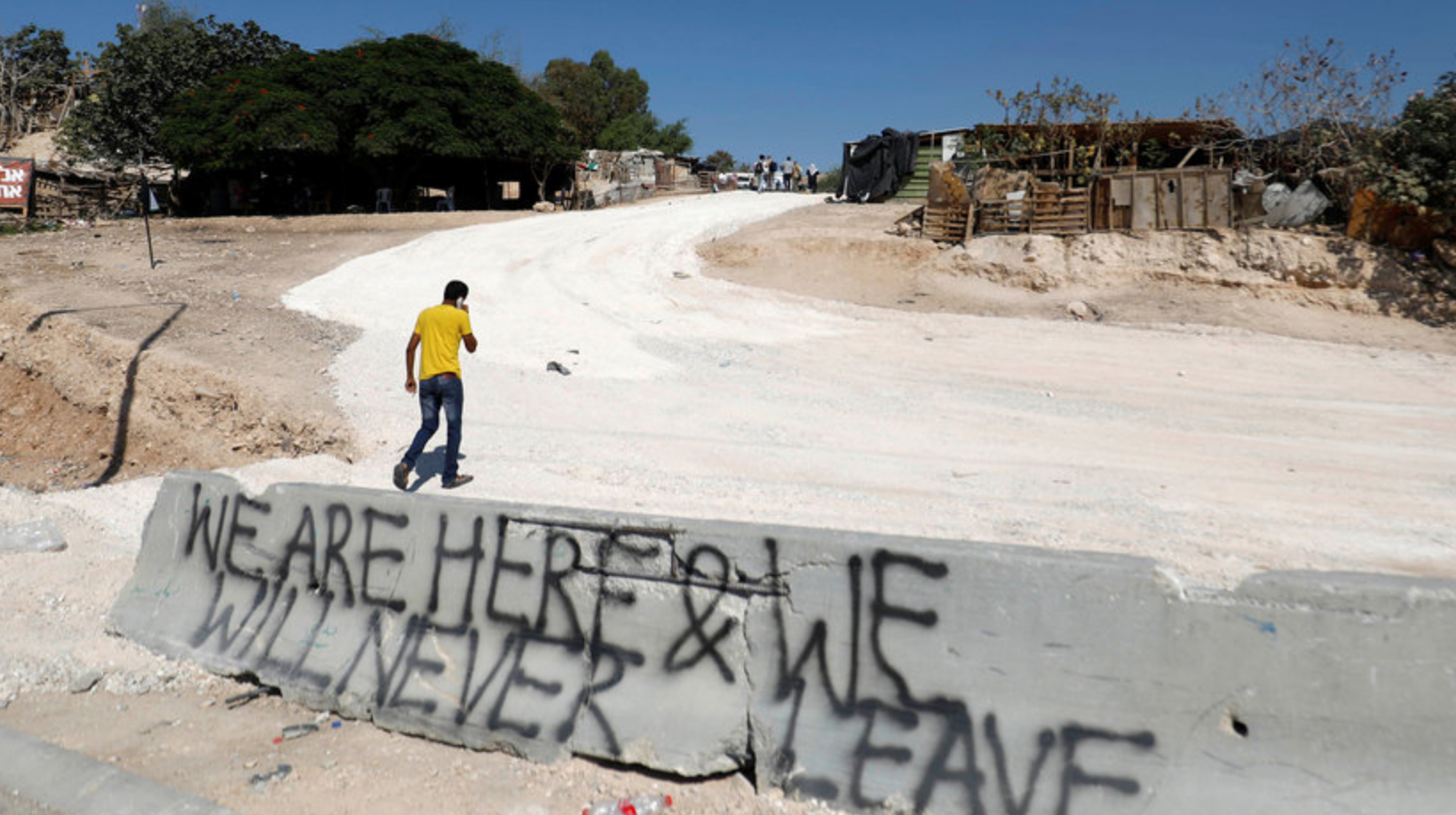 Le pressioni internazionali fanno vacillare Israele sulla demolizione del villaggio.