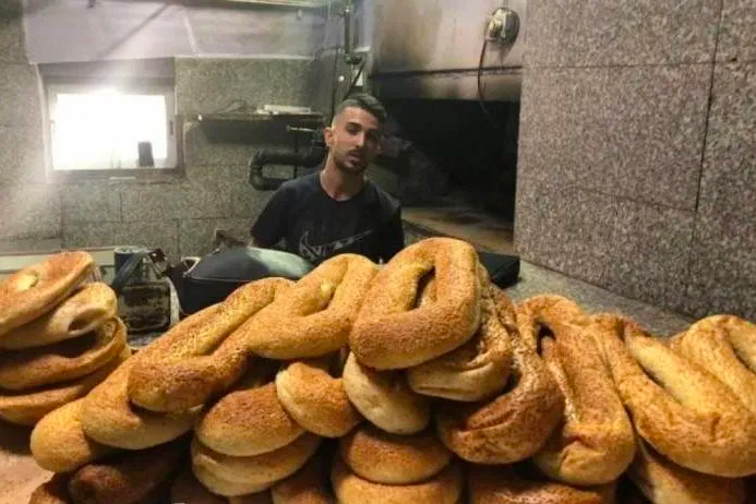 Israele chiude un panificio di Gerusalemme, vecchio di 60 anni, perché distribuisce pane ai devoti musulmani