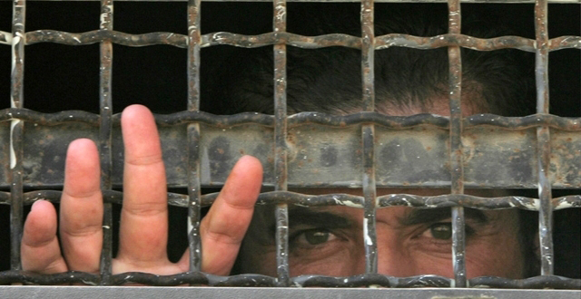 Descrizione: Macintosh HD:Users:donatocioli:Desktop:Palestinian-prisoners-in-the-Israeli-occupation-custody-Archive-640x330.jpg