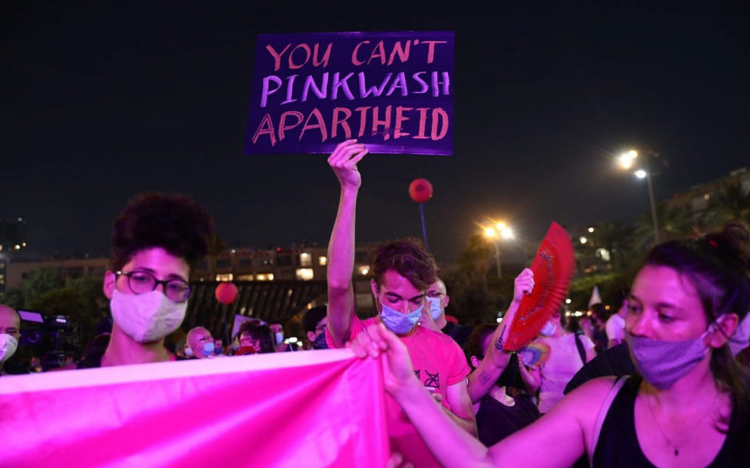 Attivista di sinistra aggredita per una bandiera palestinese al Pride di Tel Aviv