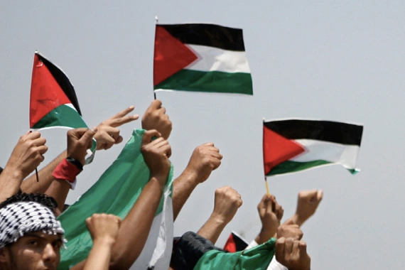 La commissione elettorale palestinese approva le liste dei candidati per il voto di maggio
