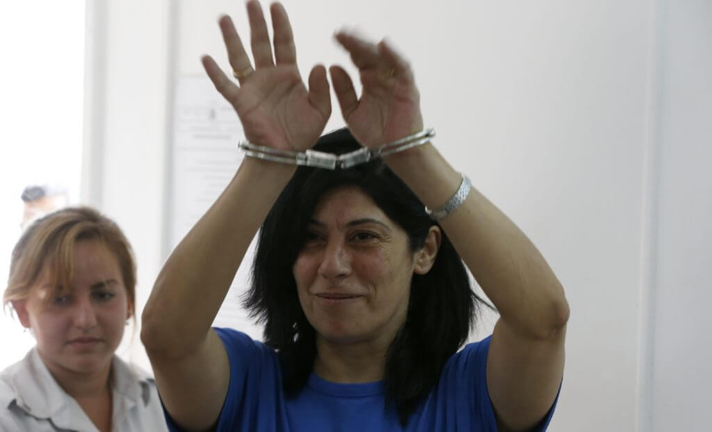 “Incarcerata ma libera”: lettera della leader palestinese in carcere Khalida Jarrar alla figlia defunta Suha