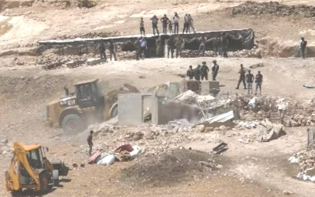 Un giovane palestinese racconta in un video la vita in un villaggio delle Colline a sud di Hebron.