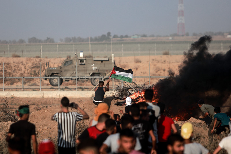 Mentre Israele spara ai manifestanti, l’Egitto aiuta a stringere il cappio a Gaza