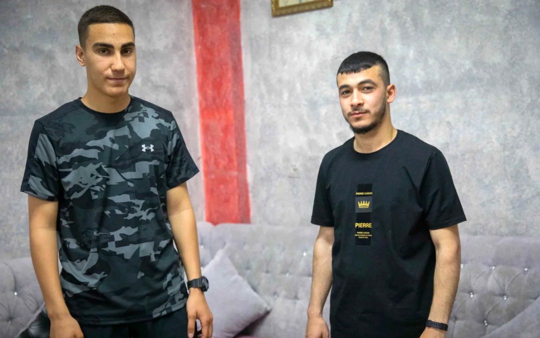 Torturati finché non confessano: Due palestinesi raccontano un interrogatorio infernale