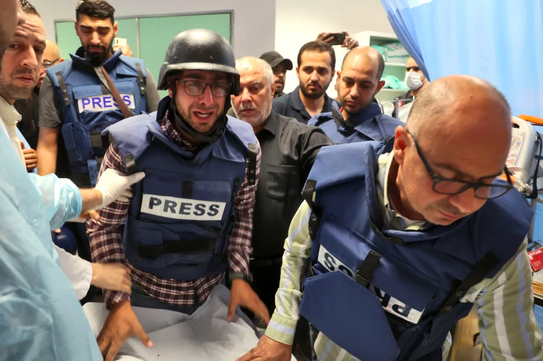 L’uccisione di Abu Akleh mette sotto i riflettori gli attacchi israeliani ai giornalisti