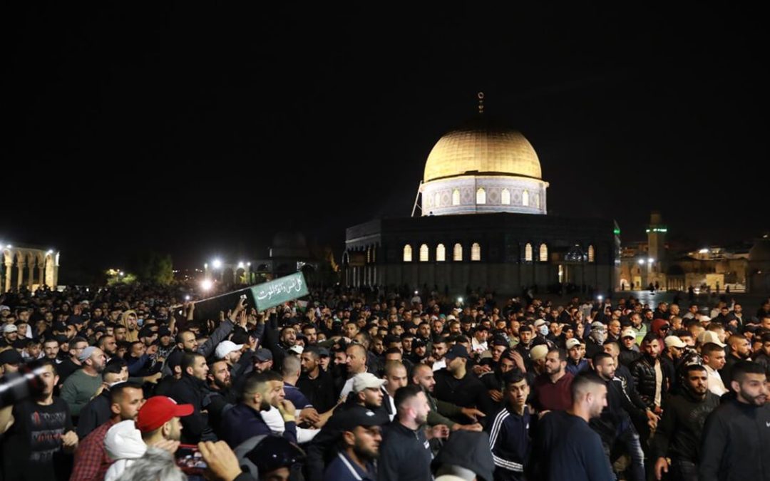 La polizia israeliana attacca un altro funerale palestinese a Gerusalemme