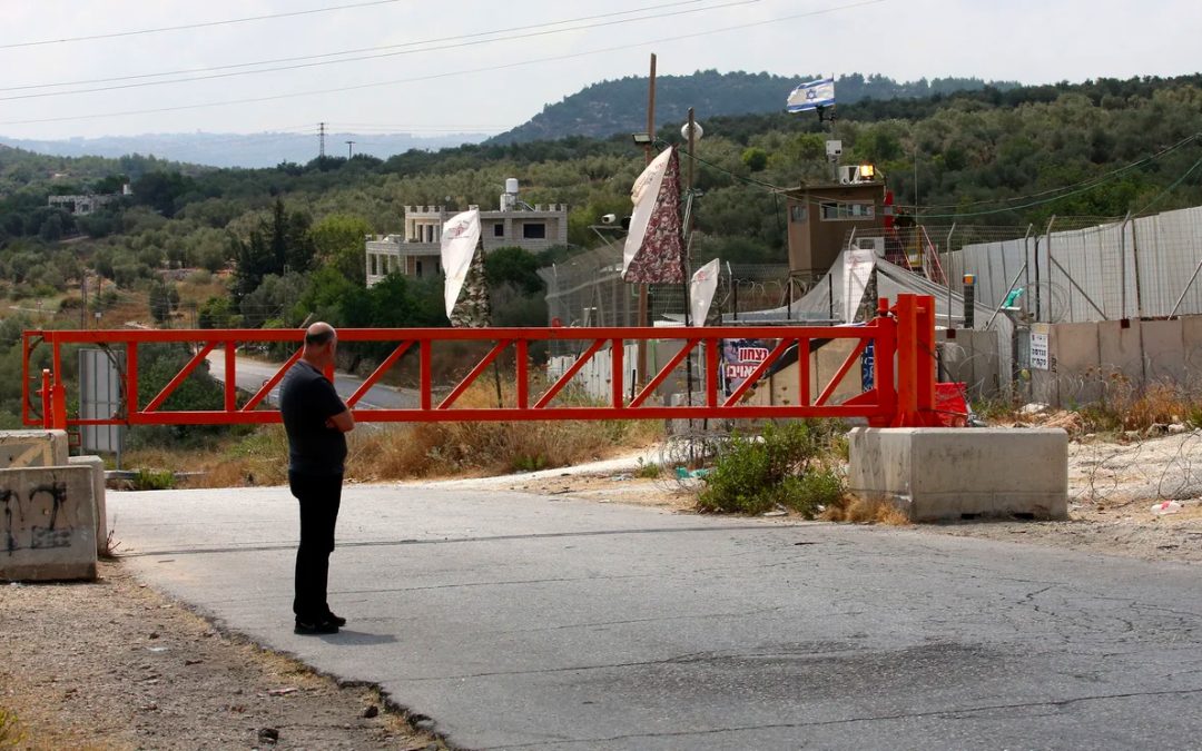 Due strade nel distretto di Ramallah: un microcosmo dimostrativo