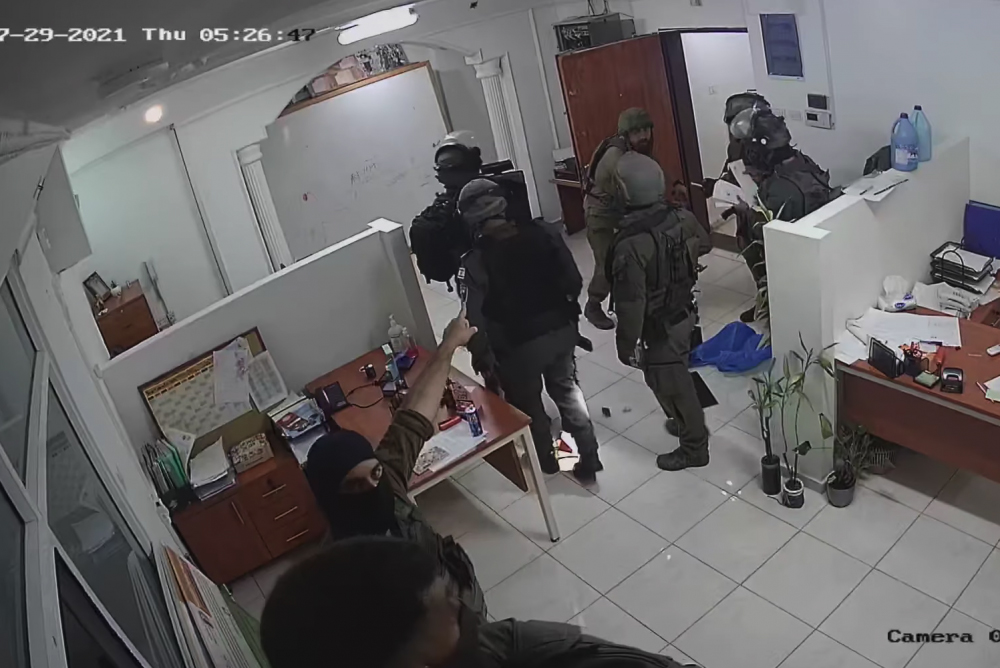Dopo i raids dell’anno scorso, Israele ha fatto nuovamente irruzione negli uffici delle ONG palestinesi