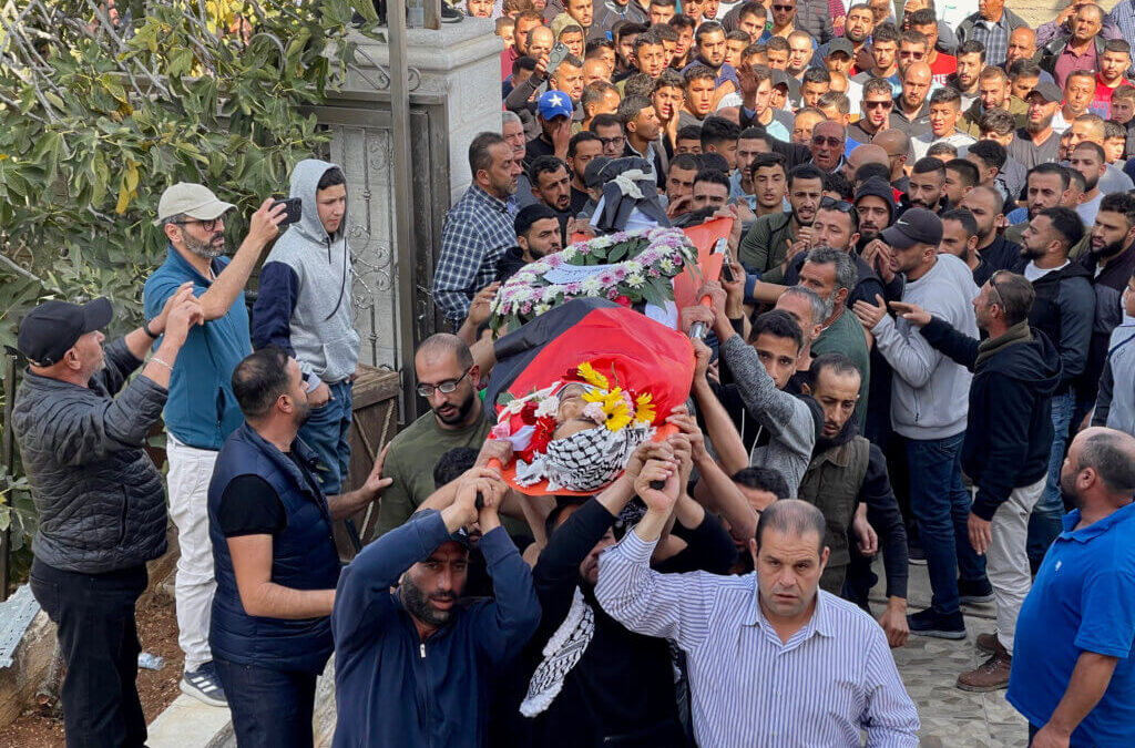 L’esercito israeliano uccide un ragazzo di 18 anni nella città di Sinjil