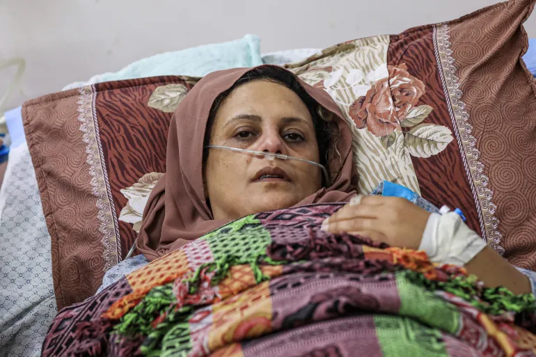 Najwa, una donna palestinese rimasta paralizzata nell’ultimo attacco israeliano a Gaza