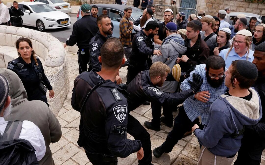 Decine di attivisti ebrei di destra protestano contro una funzione evangelica vicino al Muro Occidentale