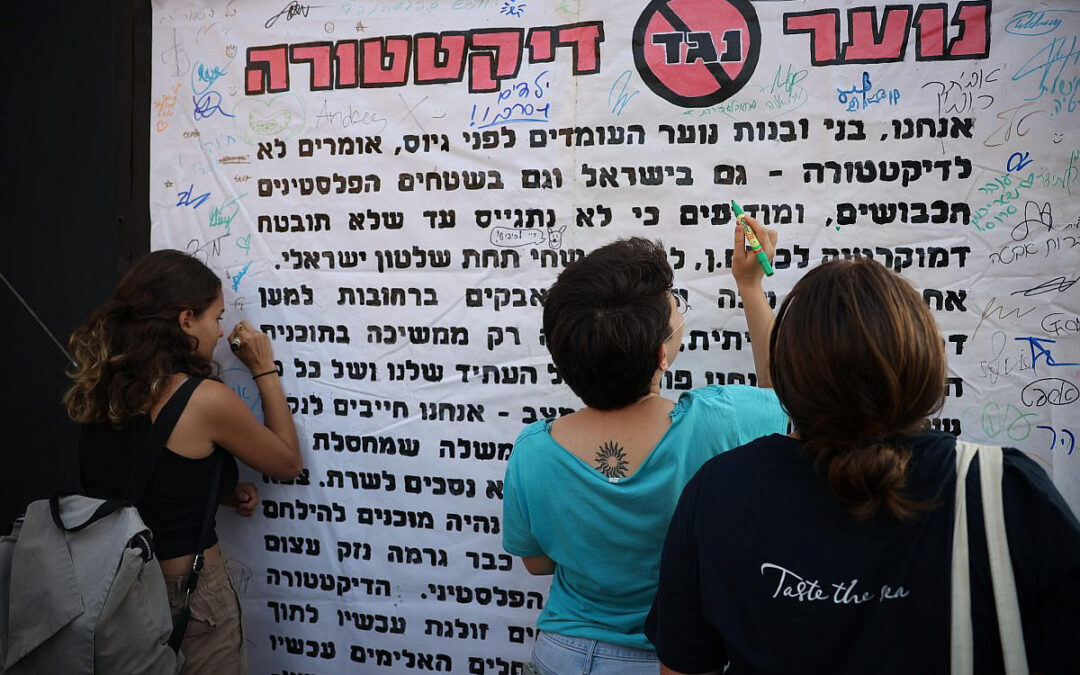 Una lezione sulla “democrazia” israeliana da parte di una diciottenne che ha rifiutato il servizio di leva