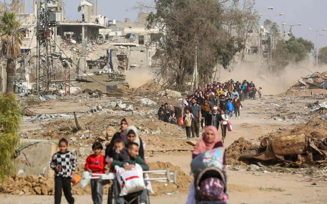 Impauriti, umiliati e disperati: i gazawi diretti a sud affrontano orrori