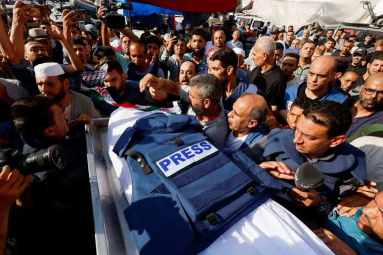 Appello urgente del Sindacato dei Giornalisti Palestinesi ai colleghi di tutto il mondo: basta con i servizi di parte, bisogna essere solidali con i colleghi uccisi a Gaza